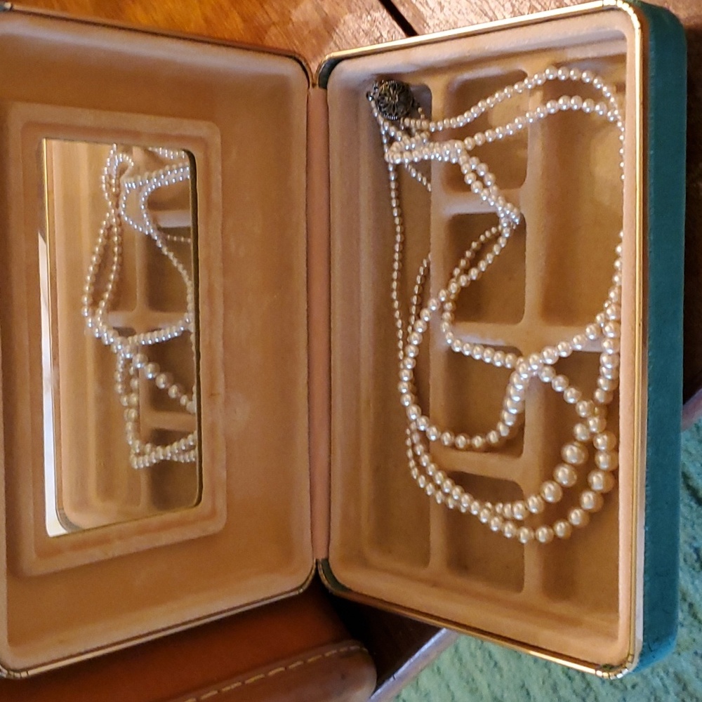 Sterling Silver Vintage Triple Strand Pearl Necklace - Picture 6 of 6